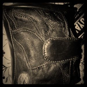 NWT 😊 SMALL BLACK  SOFT LEATHER CROSS BODY 😊